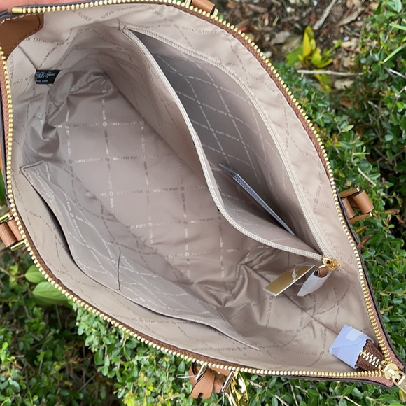 MICHAEL KORS CHARLOTTE LG TOP ZIP TOTE LUGGAGE - Picture 16 of 16